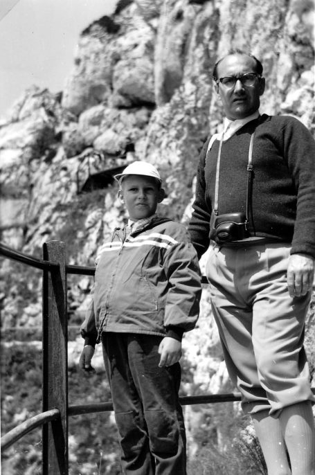 Abb. 46 | Thomas und Heinz Hirthe bei einem Ausflug auf den Wendelstein bei Beyrischzell (Foto, 1962). Foto: Gertrud Hirthe