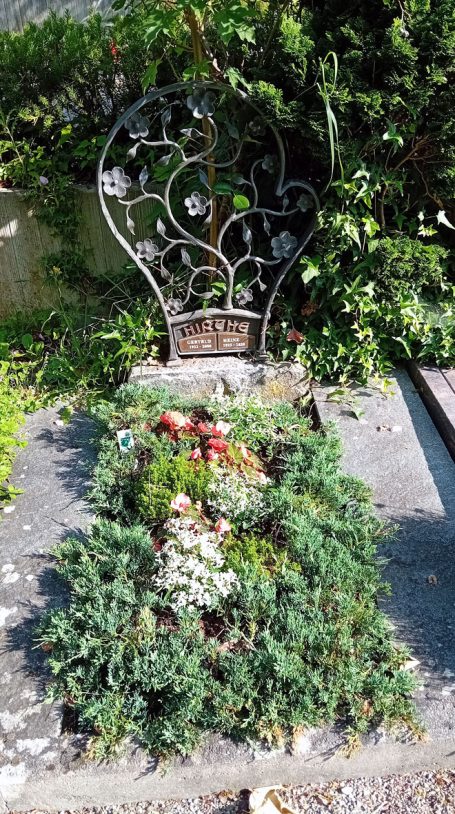 Abb. 54 | Grab Gertrud und Heinz Hirthe auf dem Städt. Friedhof Überlingen (Foto, 2025). Foto: Thomas Hirthe