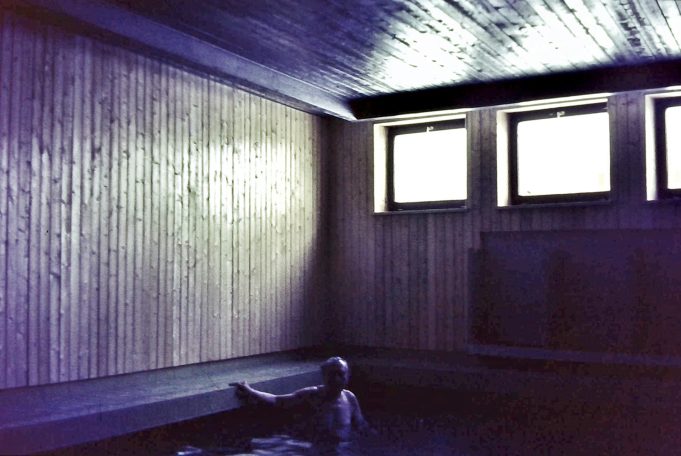 Abb. 44 | Heinz Hirthe im Schwimmbad des Hauses Koempelstr. in Feldafong (Foto, 1971). Foto: Archiv Thomas Hirthe