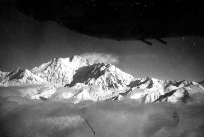Abb. 36 | Flug über den Himalaya mit Nanga Parbat (Foto, 24.12.1967). Foto: Heinz Hirthe